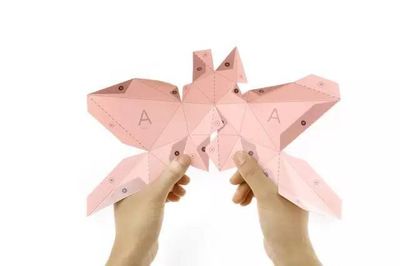 風(fēng)靡家居界的墻上裝飾品:多面體組合出來的雕塑,居然是紙制品